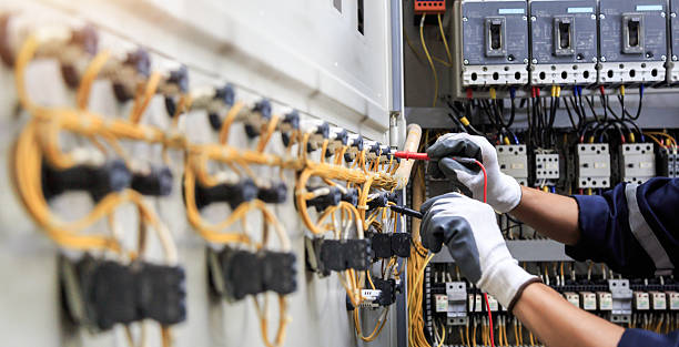 Professional Electrician technician working in Mount Clemens, MI